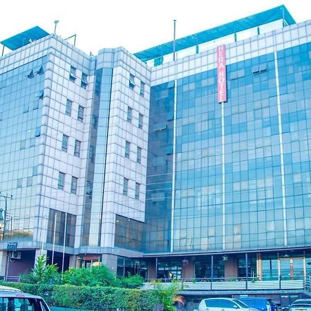 Hera Hotel Kampala Kültér fotó