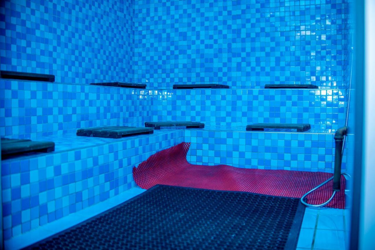 Hera Hotel Kampala Kültér fotó