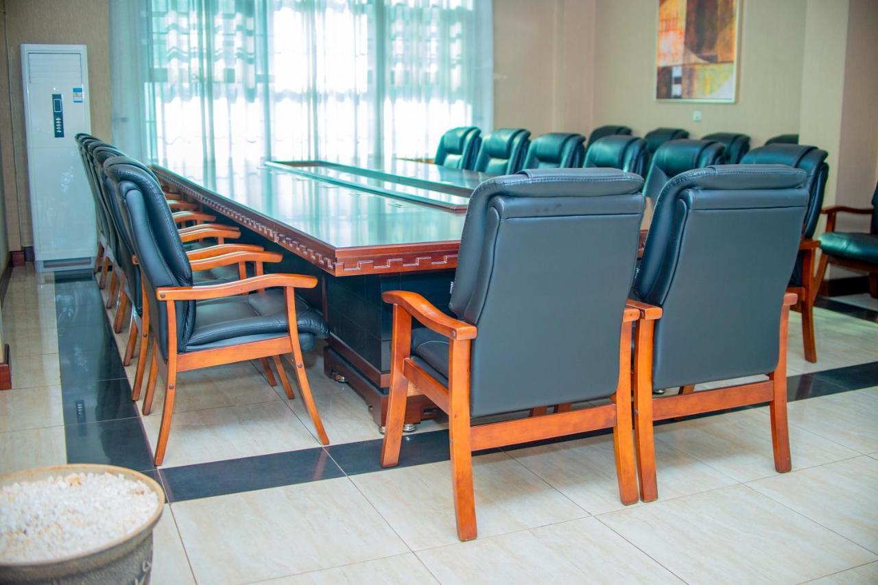 Hera Hotel Kampala Kültér fotó