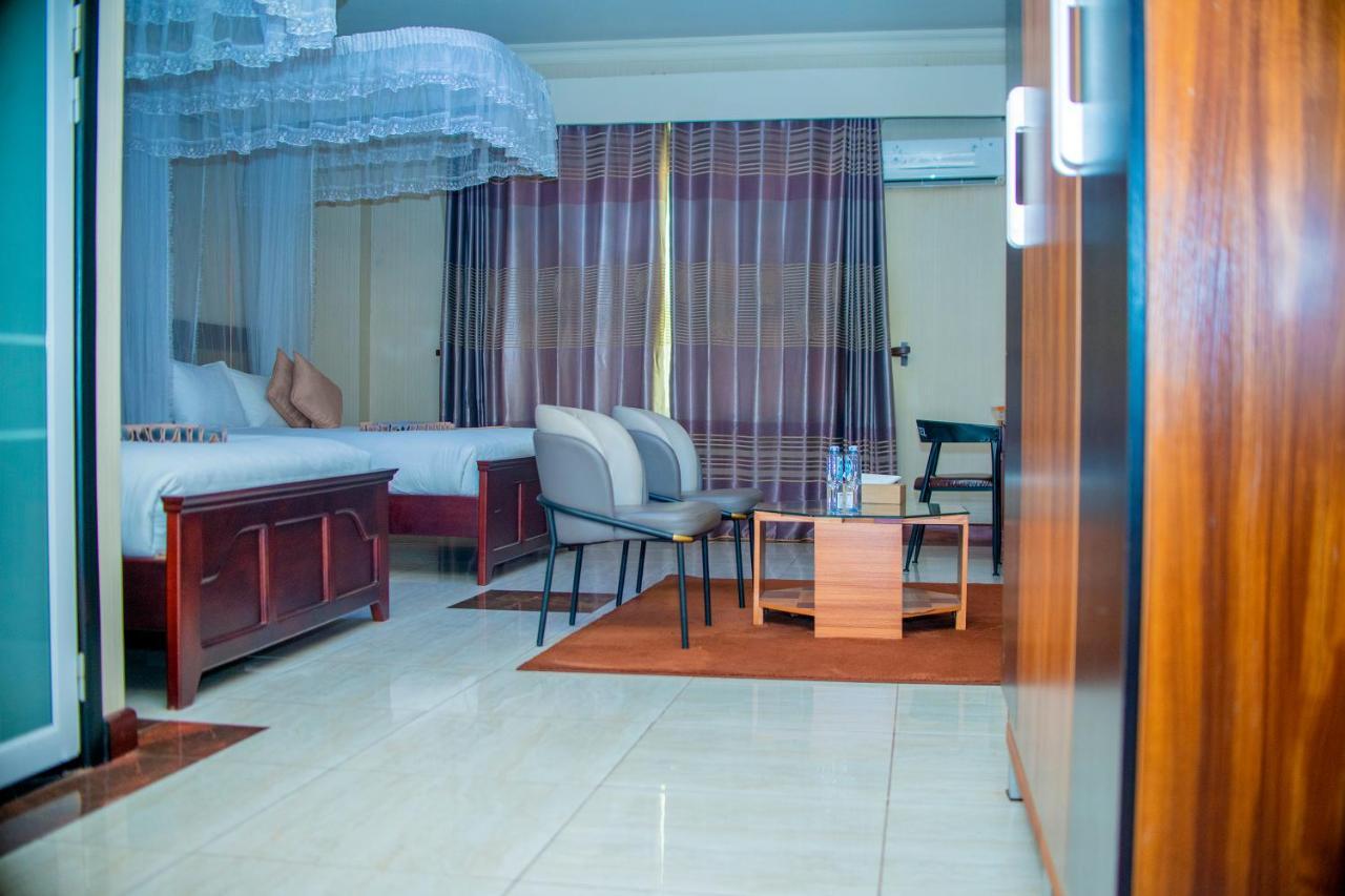 Hera Hotel Kampala Kültér fotó