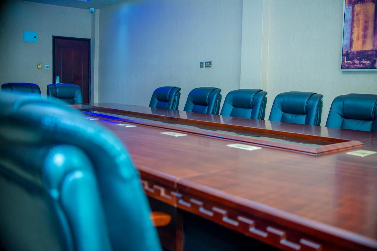 Hera Hotel Kampala Kültér fotó