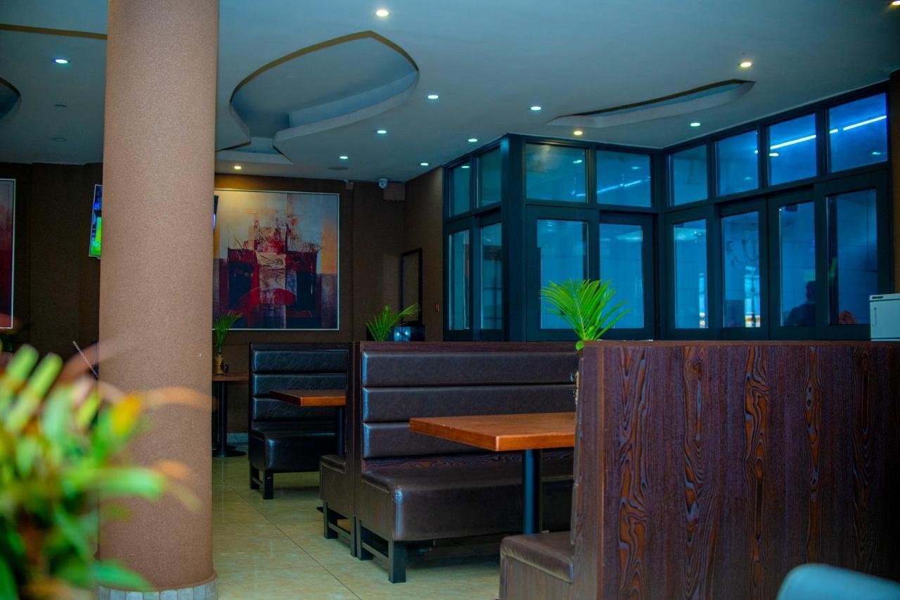 Hera Hotel Kampala Kültér fotó