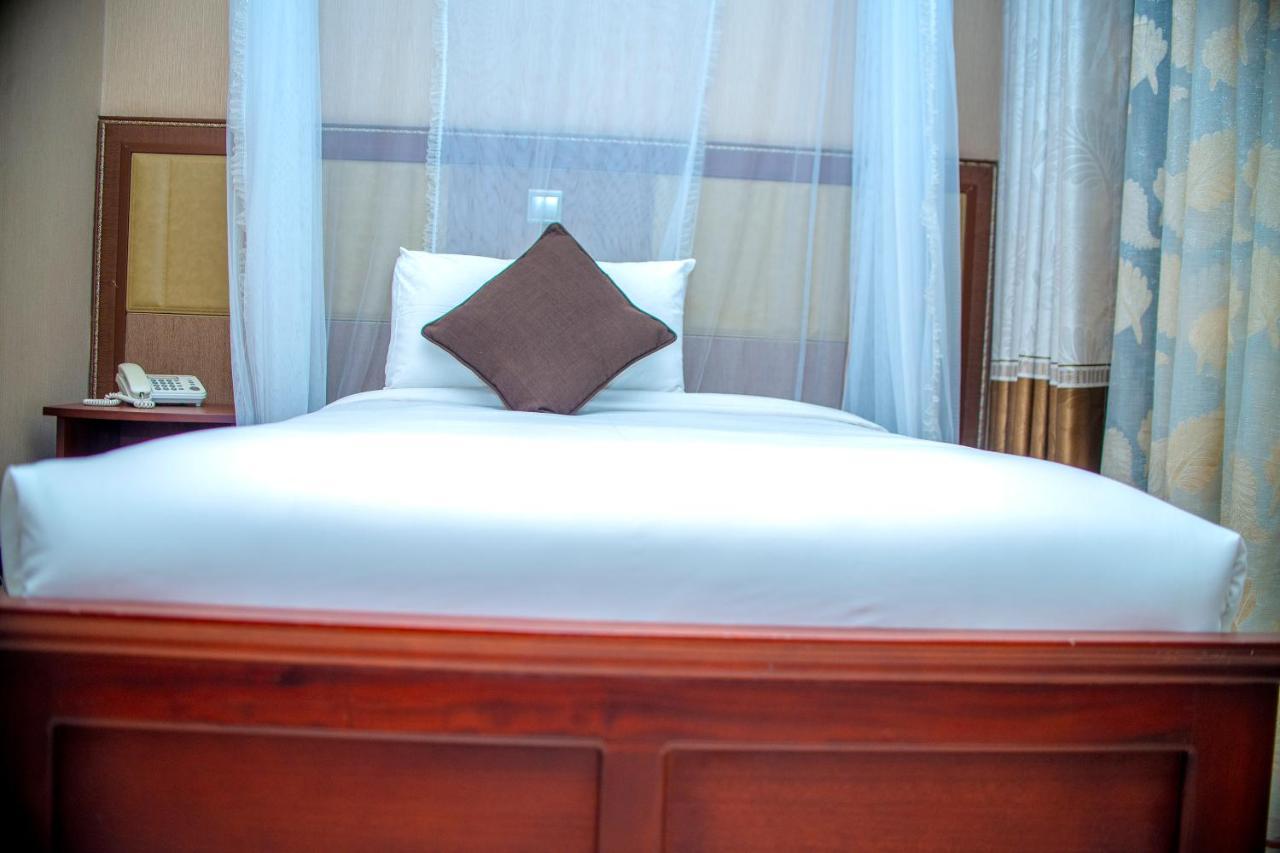 Hera Hotel Kampala Kültér fotó