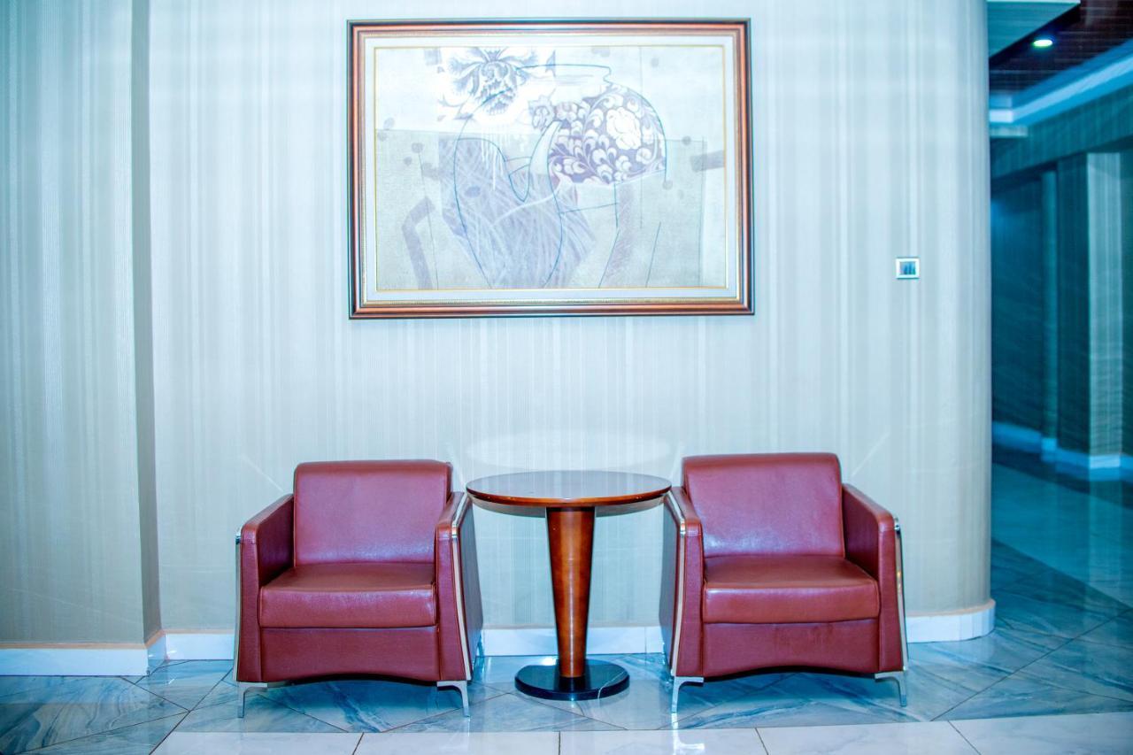 Hera Hotel Kampala Kültér fotó