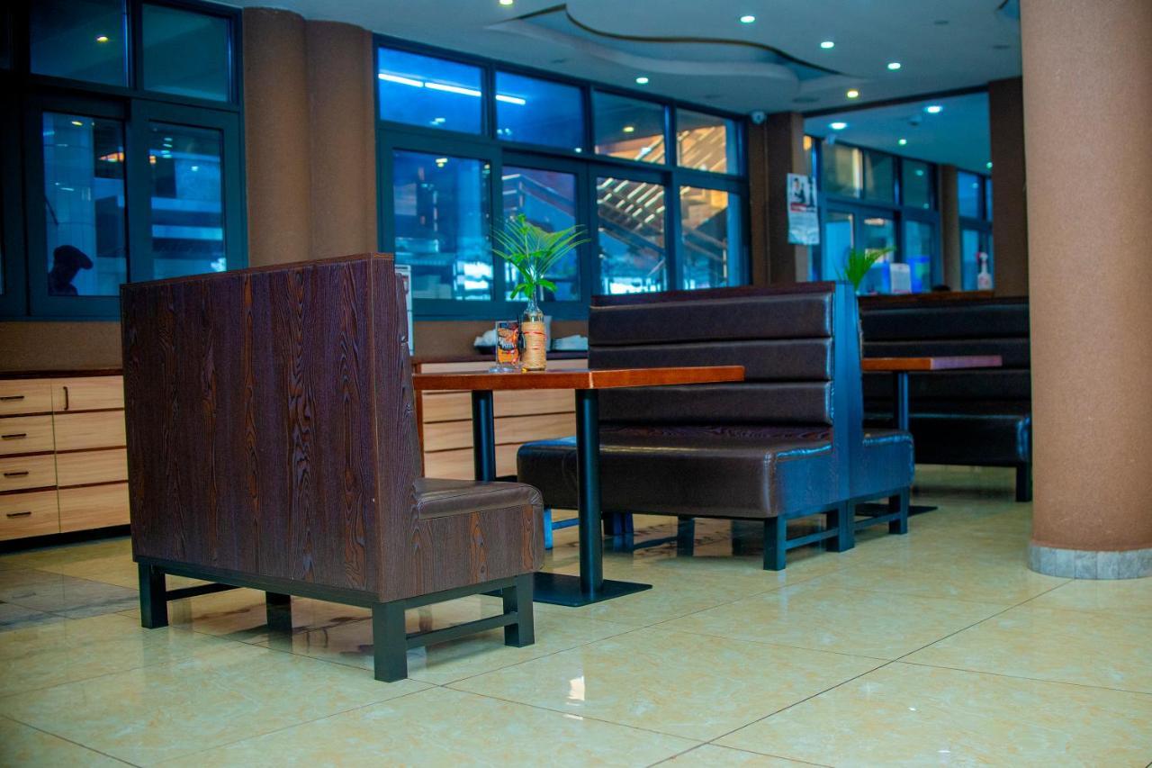 Hera Hotel Kampala Kültér fotó