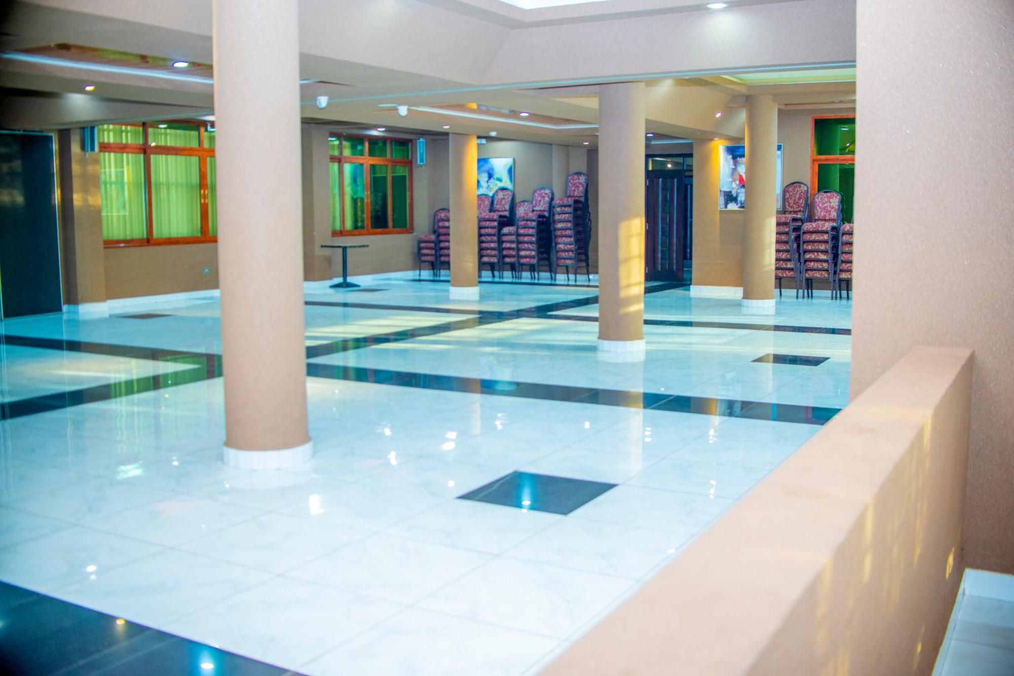 Hera Hotel Kampala Kültér fotó