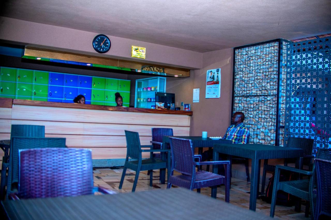 Hera Hotel Kampala Kültér fotó